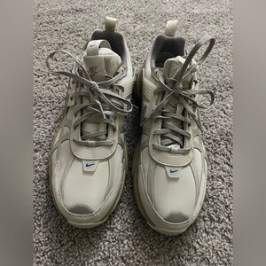 Nike V2K Run GORE-TEX Iron Stone Light Bone FZ2622-002 Women's Size 10 Men's 8.5